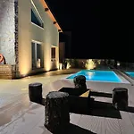 Geres Emblematico - Piscina & Jacuzzi 别墅 *