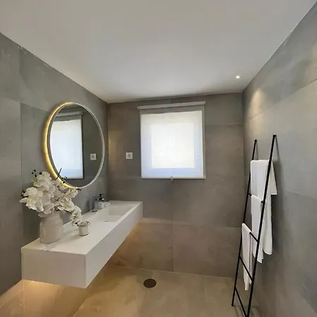 Geres Emblematico - Piscina & Jacuzzi فيلة