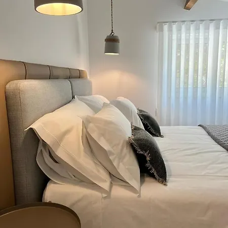 Villa Geres Emblematico - Piscina & Jacuzzi *