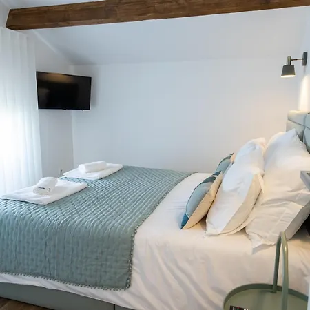 Villa Geres Emblematico - Piscina & Jacuzzi