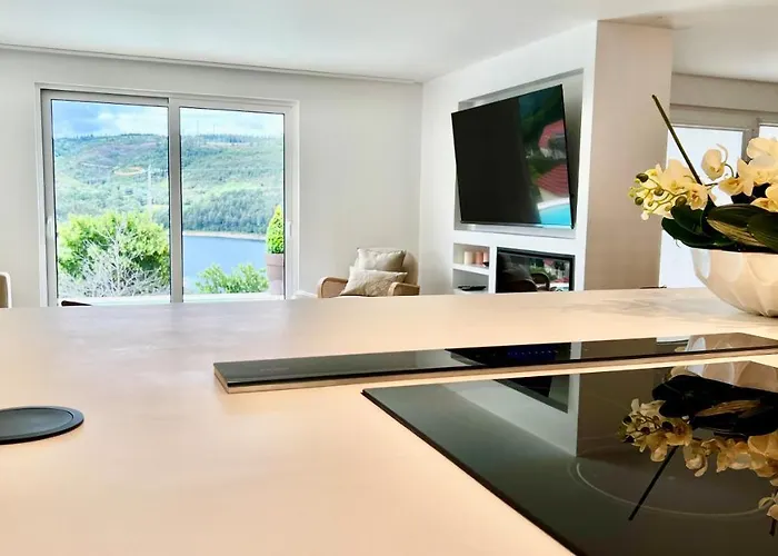 Gerês Emblematico - Piscina&jacuzzi Villa Venda Nova (Villa Real)